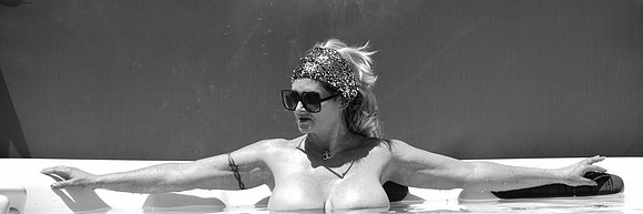 BL5_5938bw