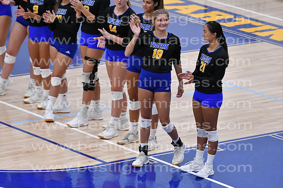 MCHSVB100120_043
