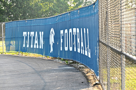 TitanFB0816_0001