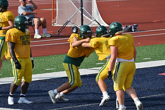 TitanFB0816_0106